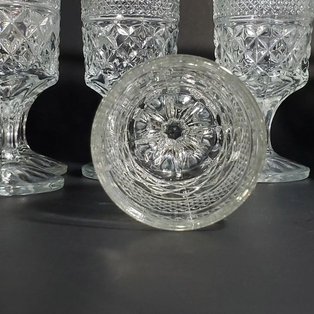 Set of 8 ANCHOR HOCKING Wexford Claret Wine Stemmed Glasses Vintage Drinkware
